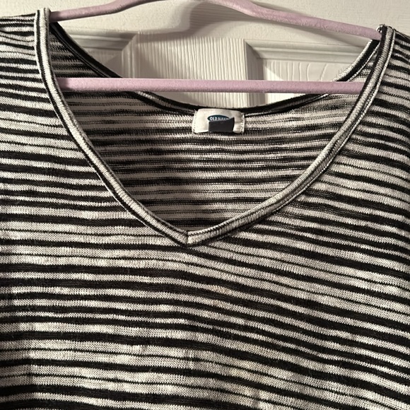 Old Navy Top 🩷 - Picture 5 of 7